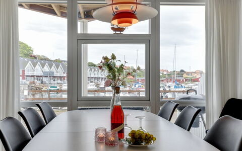 Otis - 10M from the Sea: Interieur Ontwerp, Meubilair, Plafond, Stoel, Tafel, Flooring, Verdieping, Keuken En Eettafel, Eetkamer, Lichte Inrichting