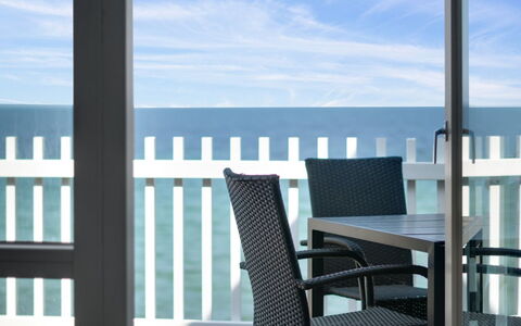 Fridhild - 10M from the Sea: Hout, Huis, Verblijf, Huis, Dak, Landelijk Gebied, Siding, Blokhut, Garden Gebouwen, Hardwood