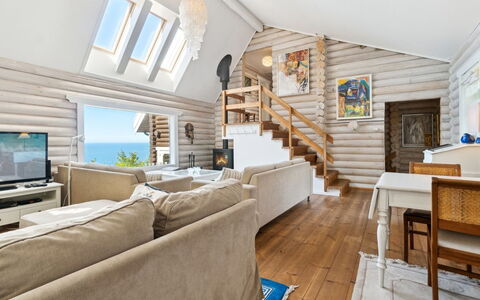 Heli - 200M from the Sea: Hout, Meubilair, Interieur Ontwerp, Plafond, Huis, Bankstel, Huis, Woonkamer, Verblijf, Houten Vloer