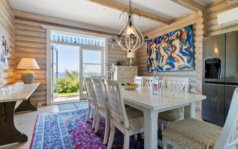 Heli - 200M from the Sea: Meubilair, Interieur Ontwerp, Hout, Flooring, Stoel, Plafond, Tafel, Verdieping, Eetkamer, Kamer