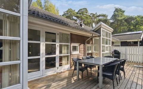 Dorit - 600M from the Sea: Hout, Huis, Verblijf, Huis, Dak, Landelijk Gebied, Siding, Blokhut, Garden Gebouwen, Hardwood