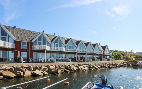 Allette - 10M from the Sea: Hout, Huis, Verblijf, Huis, Dak, Landelijk Gebied, Siding, Blokhut, Garden Gebouwen, Hardwood