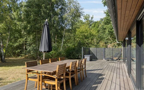 Ellin - 800M from the Sea: Hout, Dak, Architectuur, Huis, Huis, Verblijf, Siding, Hardwood, Helling, Landgoed