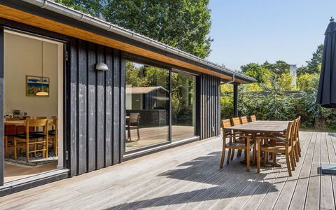 Ellin - 800M from the Sea: Hout, Dak, Architectuur, Huis, Huis, Verblijf, Siding, Hardwood, Helling, Landgoed