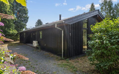 Ellin - 800M from the Sea: Hout, Dak, Architectuur, Huis, Huis, Verblijf, Siding, Hardwood, Helling, Landgoed