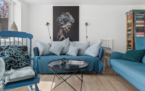 Heleen - 100M from the Sea: Meubilair, Interieur Ontwerp, Flooring, Verdieping, Bankstel, Hout, Woonkamer, Textiel, Kamer, Verlichting