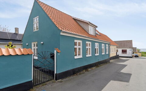 Heleen - 100M from the Sea: Dak, Huis, Huis, Verblijf, Siding, Landgoed, Oprit, Garden Gebouwen, Werf, Schuur