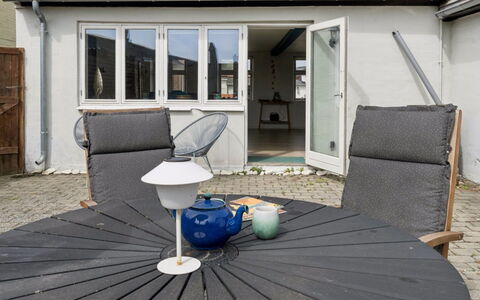 Heleen - 100M from the Sea: Dak, Huis, Huis, Verblijf, Siding, Landgoed, Oprit, Garden Gebouwen, Werf, Schuur