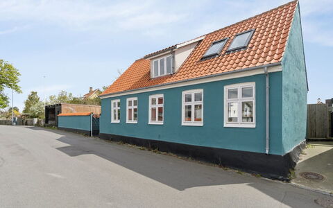 Heleen - 100M from the Sea: Dak, Huis, Huis, Verblijf, Siding, Landgoed, Oprit, Garden Gebouwen, Werf, Schuur