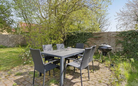 Heleen - 100M from the Sea: Dak, Huis, Huis, Verblijf, Siding, Landgoed, Oprit, Garden Gebouwen, Werf, Schuur