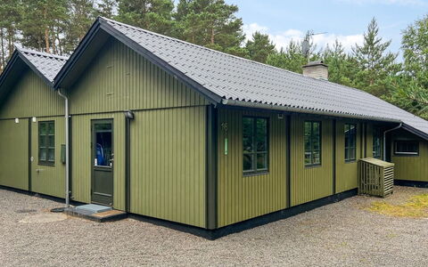 Elona - 950M from the Sea: Hout, Huis, Verblijf, Huis, Dak, Landelijk Gebied, Siding, Blokhut, Garden Gebouwen, Hardwood