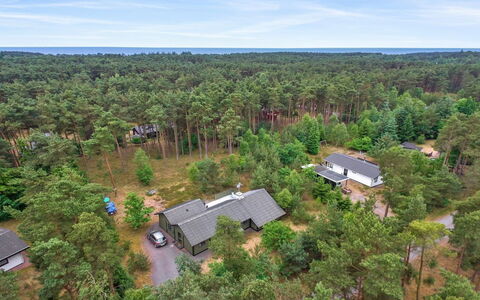 Elona - 950M from the Sea: Hout, Huis, Verblijf, Huis, Dak, Landelijk Gebied, Siding, Blokhut, Garden Gebouwen, Hardwood