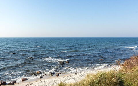 Elona - 950M from the Sea: Hout, Huis, Verblijf, Huis, Dak, Landelijk Gebied, Siding, Blokhut, Garden Gebouwen, Hardwood