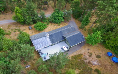 Elona - 950M from the Sea: Hout, Huis, Verblijf, Huis, Dak, Landelijk Gebied, Siding, Blokhut, Garden Gebouwen, Hardwood