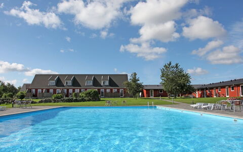 Esbern - 6Km from the Sea: Gras, Huis, Dak, Huis, Verblijf, Struik, Land Lot, Landelijk Gebied, Boerderij, Groundcover