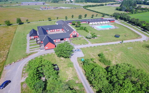 Esbern - 6Km from the Sea: Gras, Huis, Dak, Huis, Verblijf, Struik, Land Lot, Landelijk Gebied, Boerderij, Groundcover