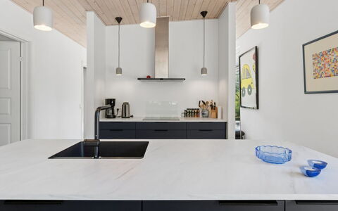 Gonne - 350M from the Sea: Countertop, Keuken, Meubilair, Interieur Ontwerp, Toestel Van De Keuken, Cabinetry, Flooring, Lichte Inrichting, Hout, Plafond