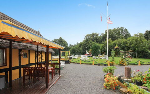 Annamia - 250M from the Sea: Schaduw, Tuin, Gazon, Landscaping, Werf, Park, Outdoor Structuur, Backyard, Bloempot, Eco Hotel