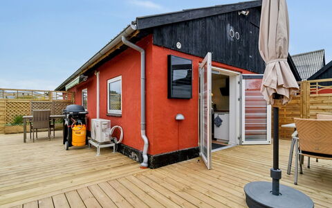 Kiana - 250M from the Sea: Hout, Huis, Verblijf, Huis, Dak, Landelijk Gebied, Siding, Blokhut, Garden Gebouwen, Hardwood