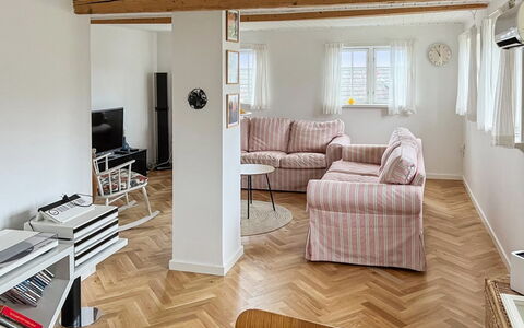 Melusine - 200M from the Sea: Hout, Huis, Verblijf, Huis, Dak, Landelijk Gebied, Siding, Blokhut, Garden Gebouwen, Hardwood