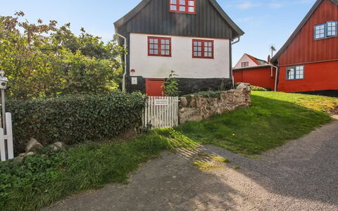 Melusine - 200M from the Sea: Hout, Huis, Verblijf, Huis, Dak, Landelijk Gebied, Siding, Blokhut, Garden Gebouwen, Hardwood