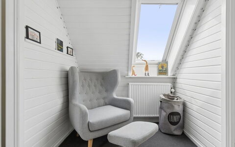 Nilia - 3.5Km from the Sea: Hout, Dak, Architectuur, Huis, Huis, Verblijf, Siding, Hardwood, Helling, Landgoed