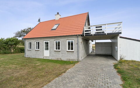 Nilia - 3.5Km from the Sea: Hout, Dak, Architectuur, Huis, Huis, Verblijf, Siding, Hardwood, Helling, Landgoed