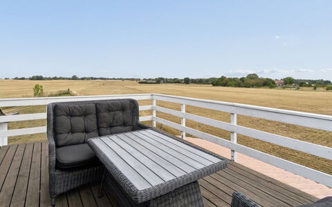 Nilia - 3.5Km from the Sea: Hout, Dak, Architectuur, Huis, Huis, Verblijf, Siding, Hardwood, Helling, Landgoed