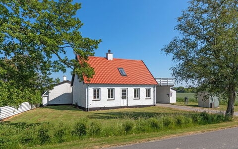 Nilia - 3.5Km from the Sea: Hout, Dak, Architectuur, Huis, Huis, Verblijf, Siding, Hardwood, Helling, Landgoed