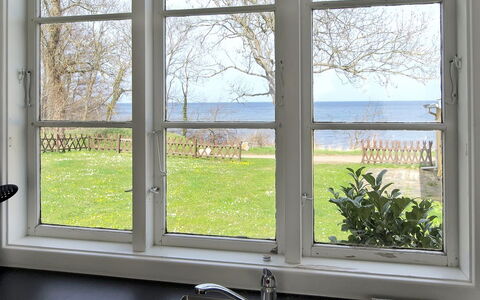 Zina - 25M from the Sea: Meubilair, Interieur Ontwerp, Stoel, Flooring, Tafel, Toevlucht, Verdieping, Plafond, Kamer, Eco Hotel
