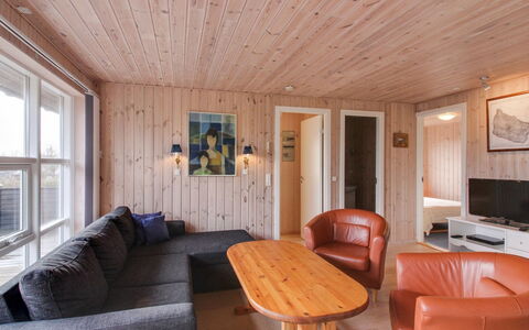 Hagen - 250M from the Sea: Hout, Huis, Verblijf, Huis, Dak, Landelijk Gebied, Siding, Blokhut, Garden Gebouwen, Hardwood