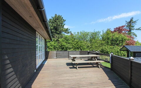 Hagen - 250M from the Sea: Hout, Huis, Verblijf, Huis, Dak, Landelijk Gebied, Siding, Blokhut, Garden Gebouwen, Hardwood
