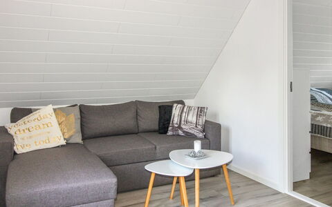 Rask - 3Km from the Sea: Hout, Huis, Verblijf, Huis, Dak, Landelijk Gebied, Siding, Blokhut, Garden Gebouwen, Hardwood