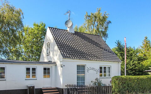 Rask - 3Km from the Sea: Hout, Huis, Verblijf, Huis, Dak, Landelijk Gebied, Siding, Blokhut, Garden Gebouwen, Hardwood