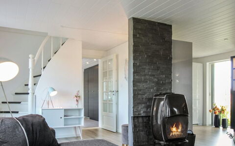 Rask - 3Km from the Sea: Hout, Huis, Verblijf, Huis, Dak, Landelijk Gebied, Siding, Blokhut, Garden Gebouwen, Hardwood