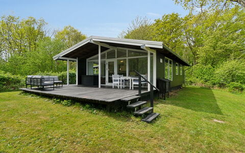Esben - 350M from the Sea: Hout, Huis, Verblijf, Huis, Dak, Landelijk Gebied, Siding, Blokhut, Garden Gebouwen, Hardwood