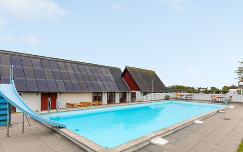 Majvi - 300M from the Sea: Hout, Dak, Architectuur, Huis, Huis, Verblijf, Siding, Hardwood, Helling, Landgoed