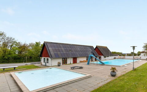 Majvi - 300M from the Sea: Hout, Dak, Architectuur, Huis, Huis, Verblijf, Siding, Hardwood, Helling, Landgoed