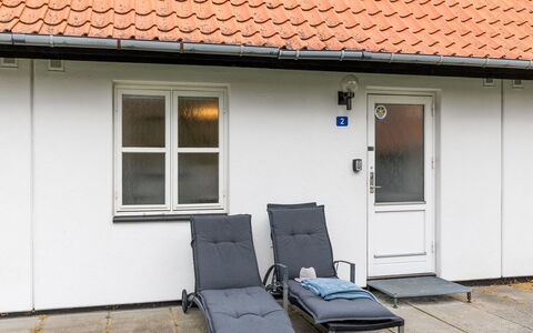 Majvi - 300M from the Sea: Hout, Dak, Architectuur, Huis, Huis, Verblijf, Siding, Hardwood, Helling, Landgoed