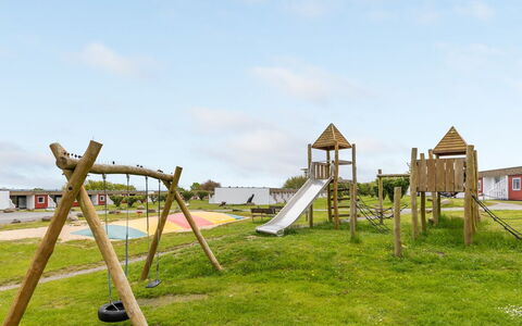 Majvi - 300M from the Sea: Hout, Dak, Architectuur, Huis, Huis, Verblijf, Siding, Hardwood, Helling, Landgoed