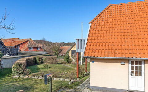 Jolin - 200M from the Sea: Hout, Huis, Verblijf, Huis, Dak, Landelijk Gebied, Siding, Blokhut, Garden Gebouwen, Hardwood