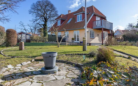 Jolin - 200M from the Sea: Hout, Huis, Verblijf, Huis, Dak, Landelijk Gebied, Siding, Blokhut, Garden Gebouwen, Hardwood