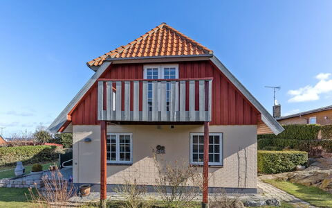 Jolin - 200M from the Sea: Hout, Huis, Verblijf, Huis, Dak, Landelijk Gebied, Siding, Blokhut, Garden Gebouwen, Hardwood