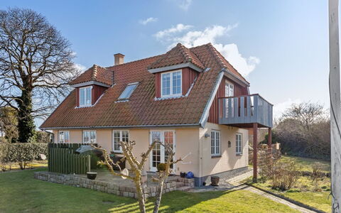 Jolin - 200M from the Sea: Hout, Huis, Verblijf, Huis, Dak, Landelijk Gebied, Siding, Blokhut, Garden Gebouwen, Hardwood