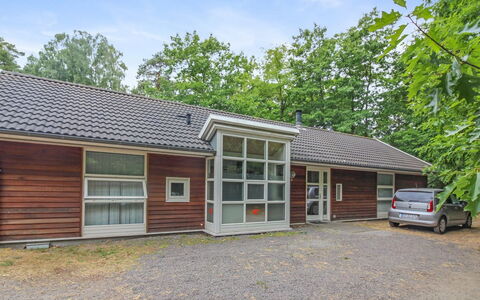 Verner - 500M from the Sea: Huis, Woongebied, Huis, Verblijf, Dak, Land Lot, Siding, Tuin, Landgoed, Gazon