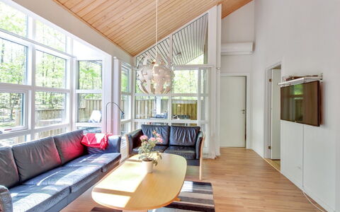 Verner - 500M from the Sea: Huis, Woongebied, Huis, Verblijf, Dak, Land Lot, Siding, Tuin, Landgoed, Gazon