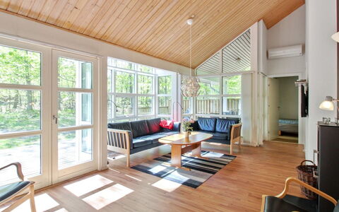 Verner - 500M from the Sea: Huis, Woongebied, Huis, Verblijf, Dak, Land Lot, Siding, Tuin, Landgoed, Gazon