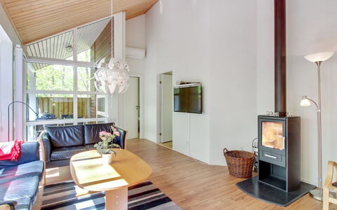 Verner - 500M from the Sea: Huis, Woongebied, Huis, Verblijf, Dak, Land Lot, Siding, Tuin, Landgoed, Gazon