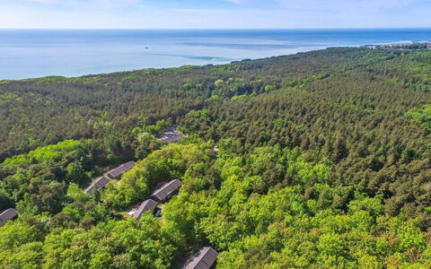 Verner - 500M from the Sea: Huis, Woongebied, Huis, Verblijf, Dak, Land Lot, Siding, Tuin, Landgoed, Gazon