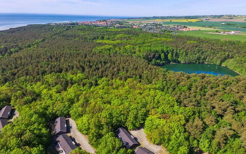 Verner - 500M from the Sea: Huis, Woongebied, Huis, Verblijf, Dak, Land Lot, Siding, Tuin, Landgoed, Gazon
